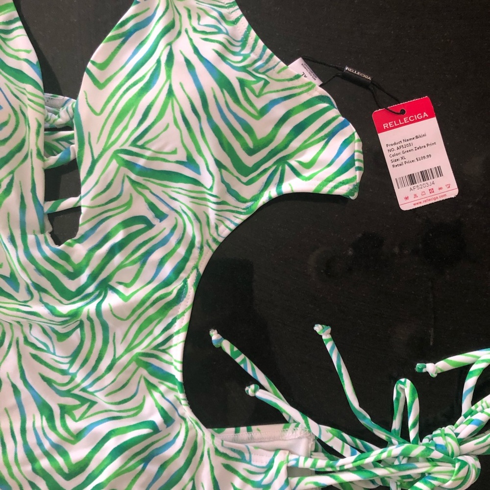Swimsuit - Picture 5 of 6